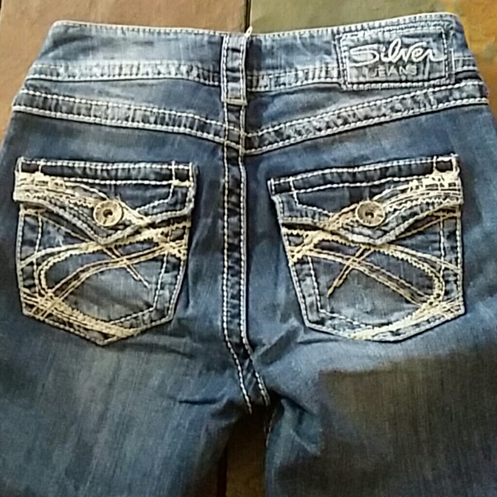Silver distressed medium wash capris